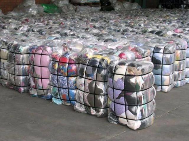 Bale of clothes both male female grade A all original from oversea