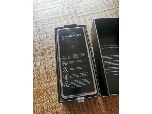 Samsung Galaxy Z Flip (Dual Sim) 256GB Mirror Black, Purple, Grey