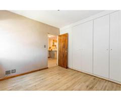Clean 2 Bedroom Apartment/Flat To Let In Green Point